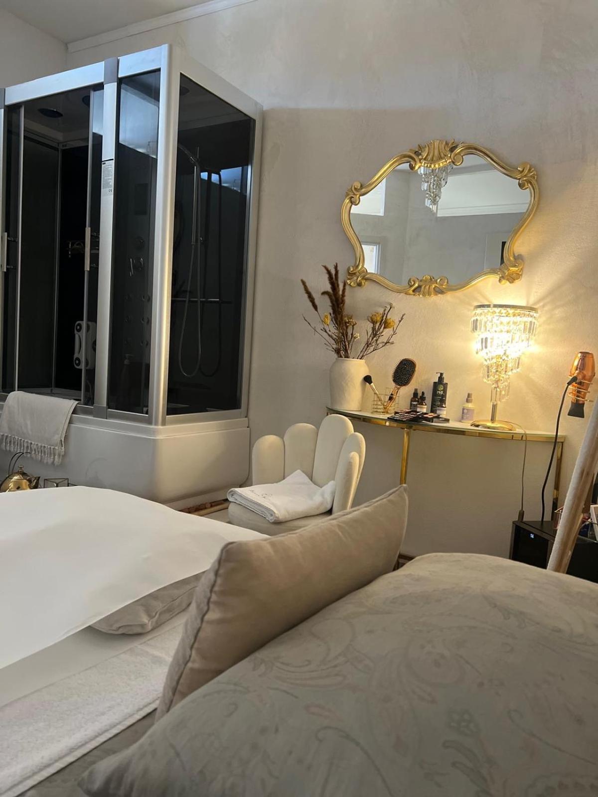 Femme Noir Luxury Spa Experience San Nicola la Strada Esterno foto