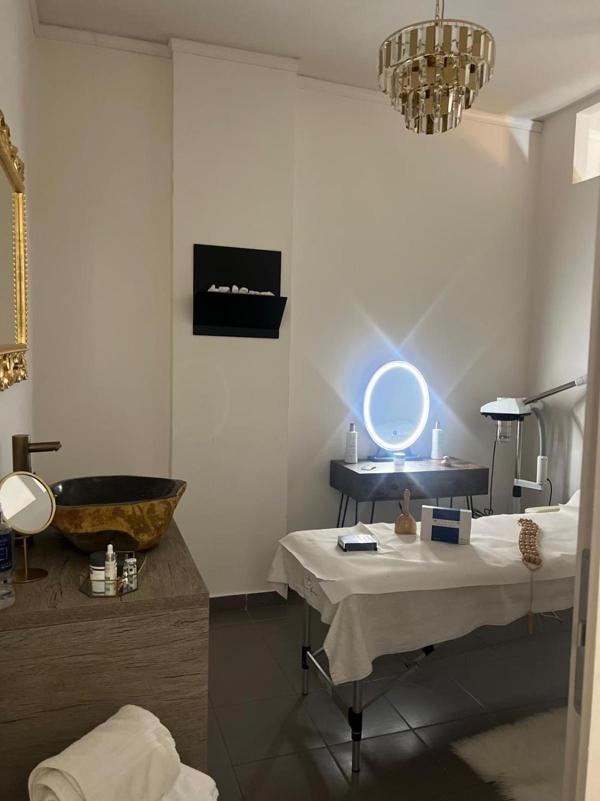 Femme Noir Luxury Spa Experience San Nicola la Strada Esterno foto