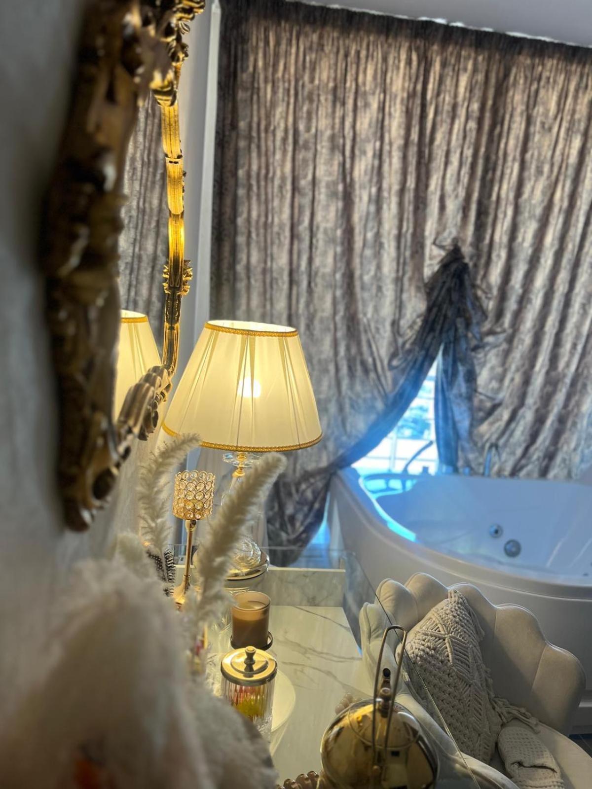 Femme Noir Luxury Spa Experience San Nicola la Strada Esterno foto