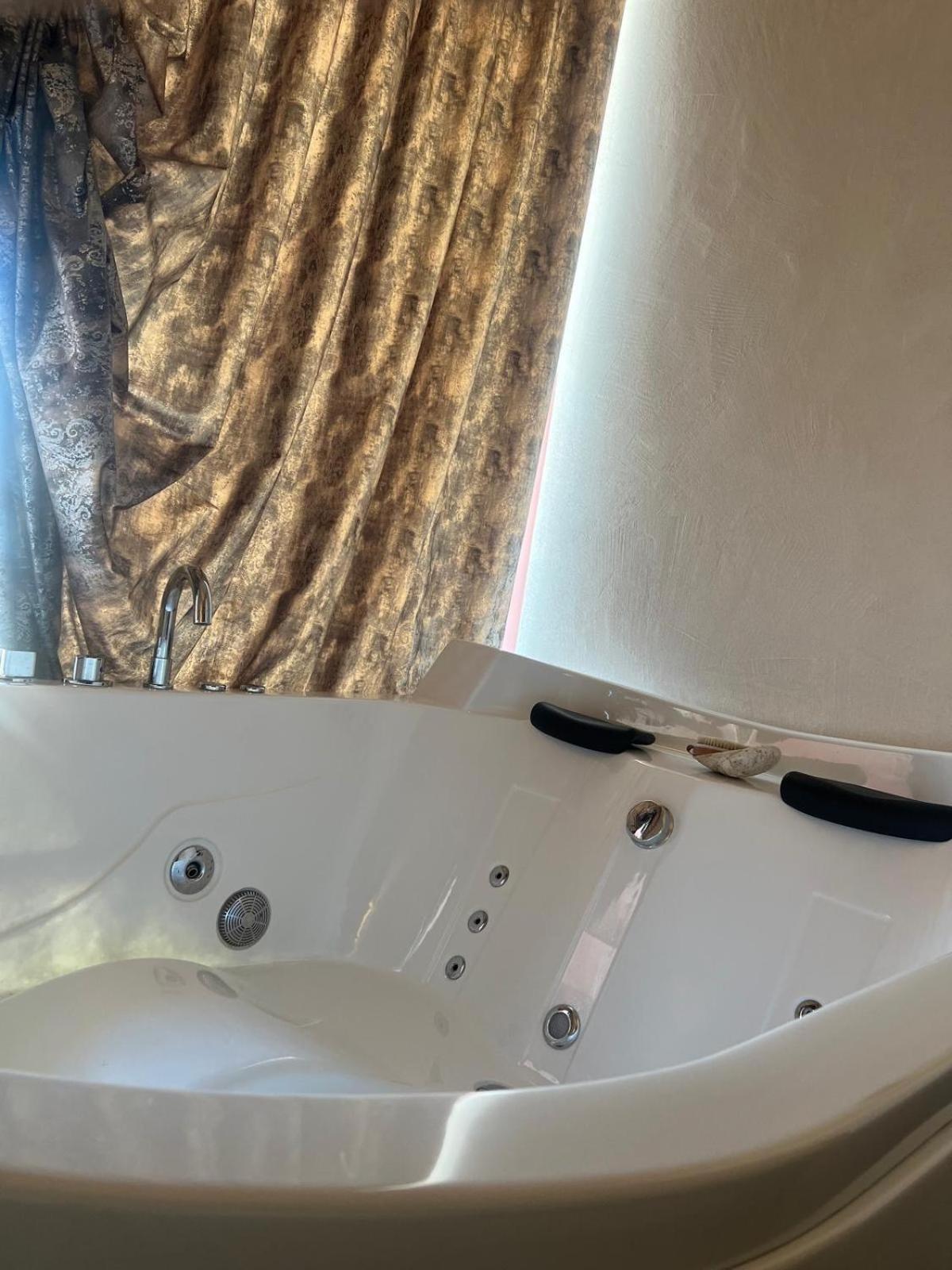 Femme Noir Luxury Spa Experience San Nicola la Strada Esterno foto